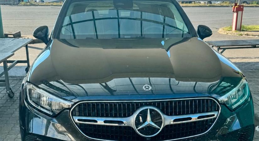 Körözött és hamis okmányokkal közlekedő BMW-t és Mercedeseket szűrtek ki a rendőrök Röszkén