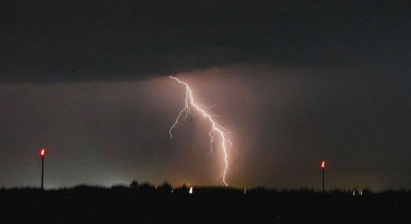 Érkezik az ítéletidő? Jégeső és vihar jöhet Hajdú-Biharba: még a gyereknapot is szétverheti