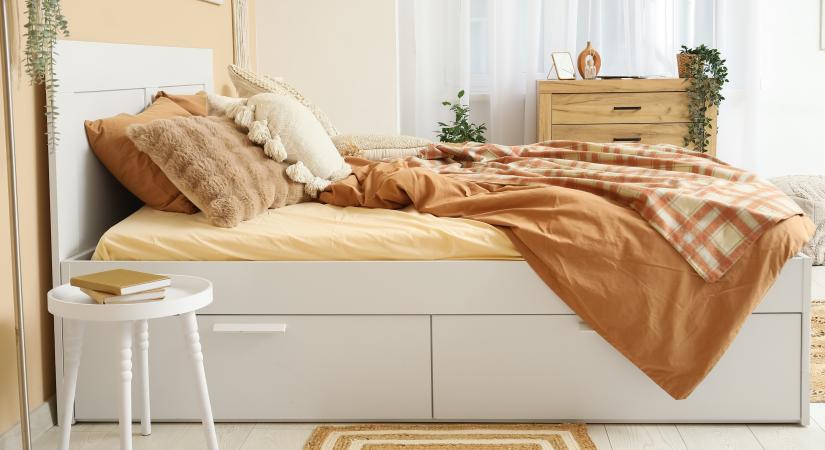 A hatalmas, kényelmes ágyakat egy új és praktikusabb trend váltja fel, amely ideális kis hálószobákba