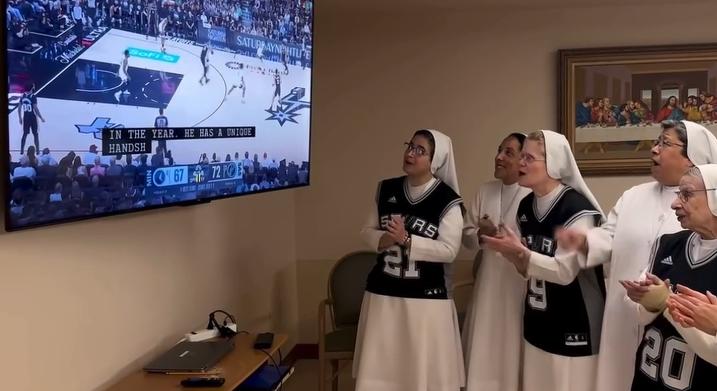 Kosárlabdáért rajongó szalézi nővérek tarolták le az internetet (VIDEÓ)