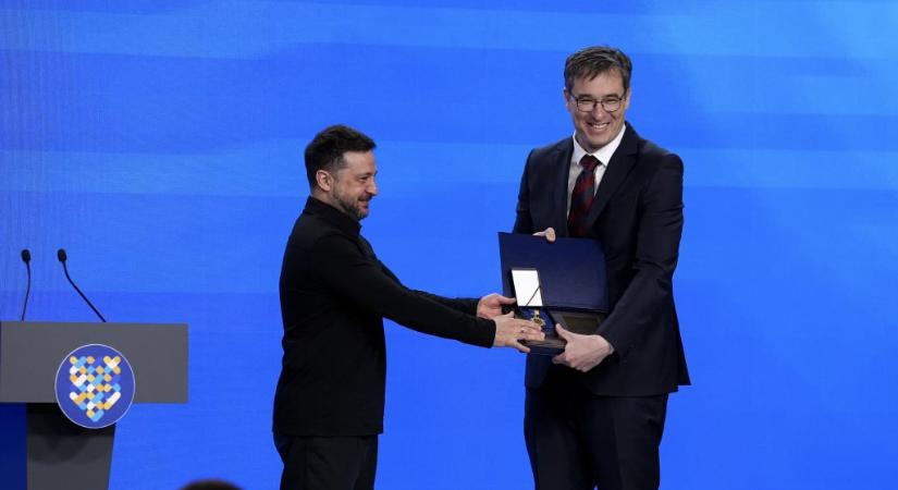 Elismerést adományozott Zelenszkij Budapestnek, Karácsony Gergely vette át Kijevben