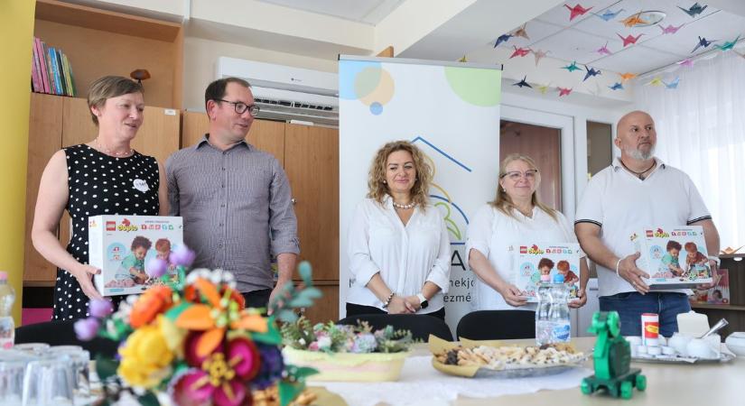 Megható, amit a LEGO-gyár tett Nyíregyházán – rengeteg gyermeknek segítettek (fotók, videó)