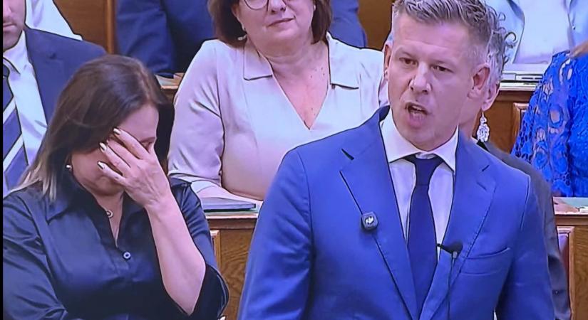 Exkluzív felvételek Magyar Péter parlamenti cirkuszáról (videó!)