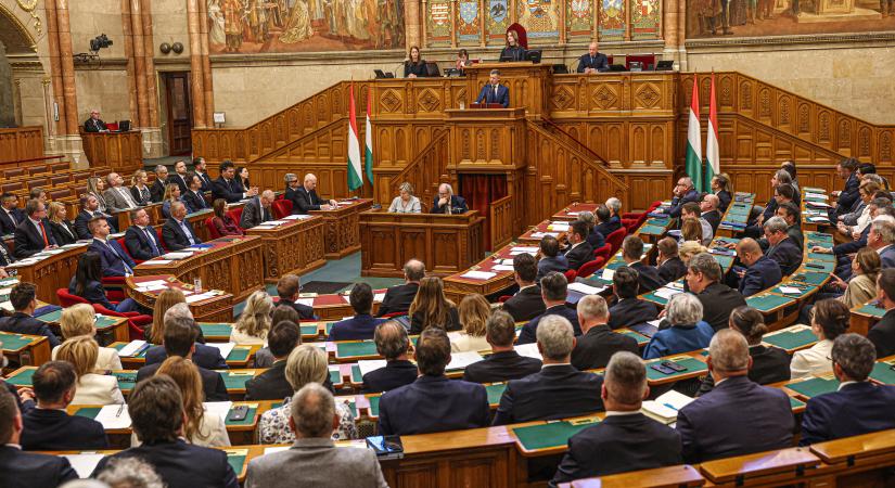 KÉPALÁK!!! Parázs jelenetek tették emlékezetessé az új parlamenti ciklus első ülését - régi és új arcok harca képeken