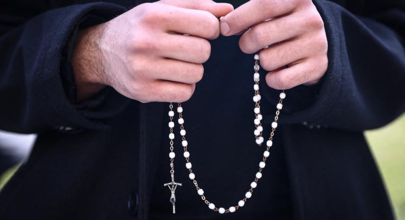 Kilenc évet kapott a kiskunfélegyházi pedofil római katolikus plébános, aki négy gyereket is megrontott