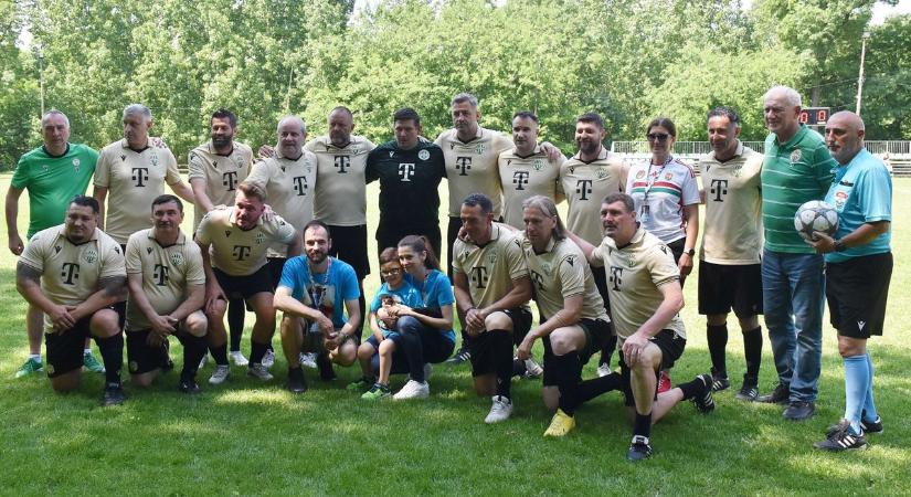 Vágó Kristófért fociztak a Fradi legendái és a térség öregfiúk csapatai Jászalsószentgyörgyön – galériával
