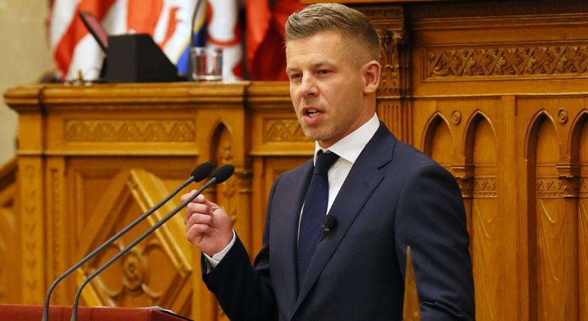 Az első parlamenti csörte. Bekeményített Magyar Péter, így reagált Gulyás Gergely