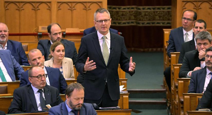 Rétvári Bence a Lex Orbánról: Egy banánköztársaságban lehet, hogy van ilyen, de európai demokráciában nem lépik ezt meg