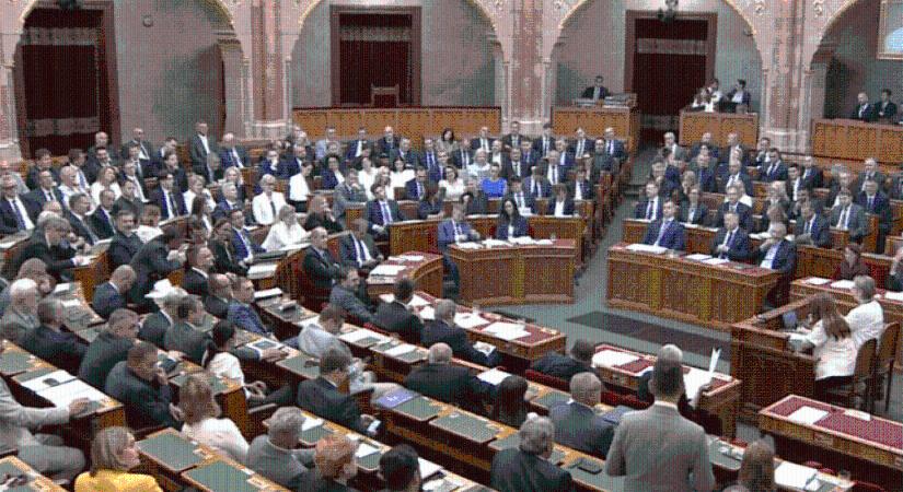 Parlamenti szócsaták: Orbáni mélyállam, Fidesz-Tisza-paktum, személyre szabott törvények