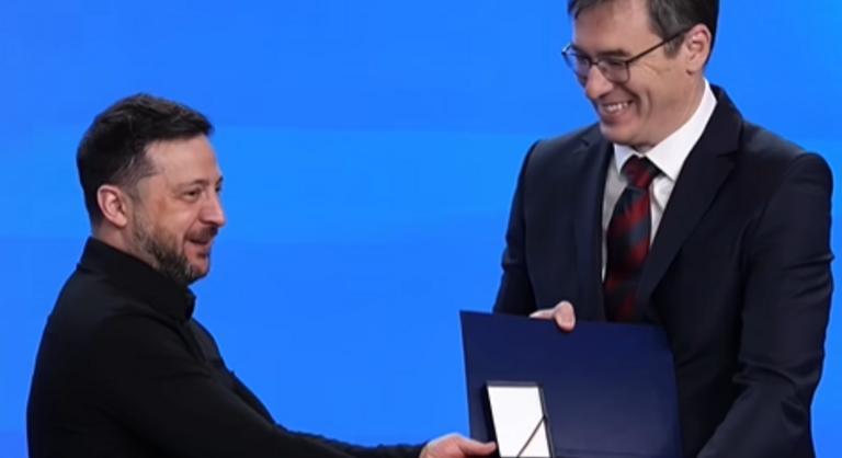 Karácsony Gergely Zelenszkijtől vett át egy kitüntetést Kijevben