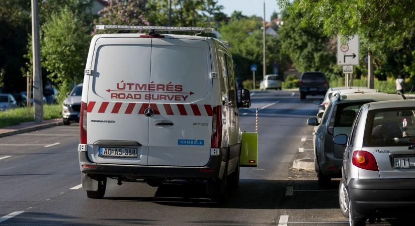 Most kiderül vannak-e hibák a frissen felújított úton Egerben - fontos mérést végeztek