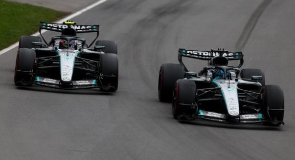 Fékez a Mercedes, formában Hamilton: keddi F1-es hírek