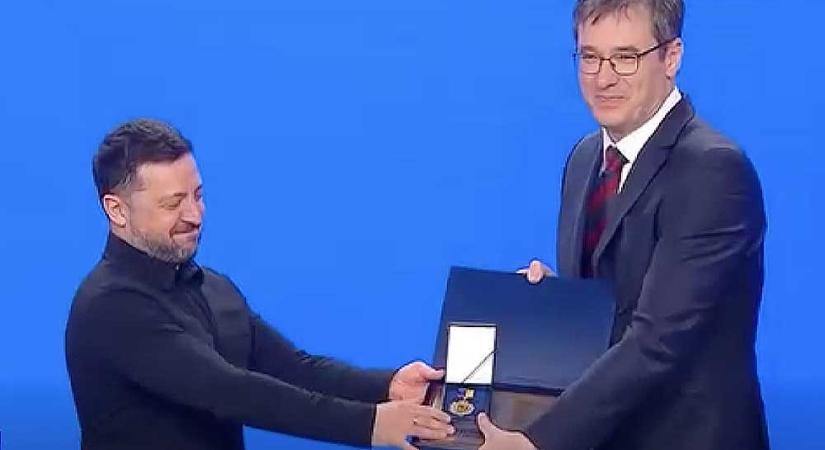 „Megmentő Város-díj”-at adományozott Budapestnek Volodimir Zelenszkij, a főpolgármester személyesen vette át a kitüntetést Kijevben