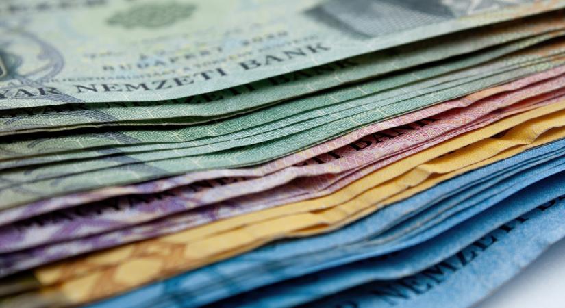 Fordulat a devizapiacon: estére olyat lépett a magyar fizetőeszköz, amire kevesen számítottak