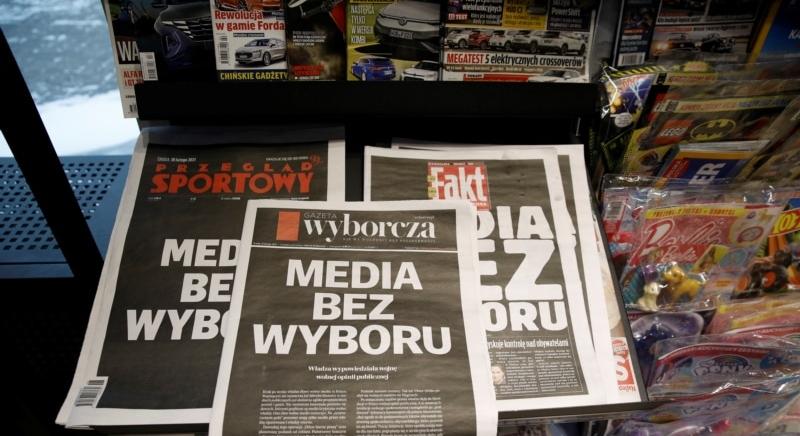 Elsötétítéssel tiltakozik a független lengyel média az új reklámadó ellen