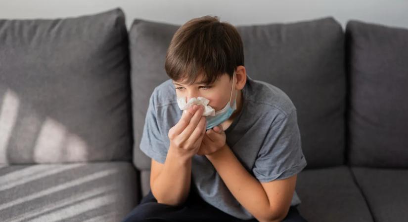 „Minden nap a halállal játszunk” - Több mint 20 halálos allergiával küzd a tízéves kisfiú