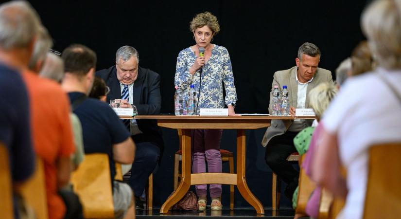 Azbeszt Sopronban: a lakók kérdeztek a szakértők válaszoltak