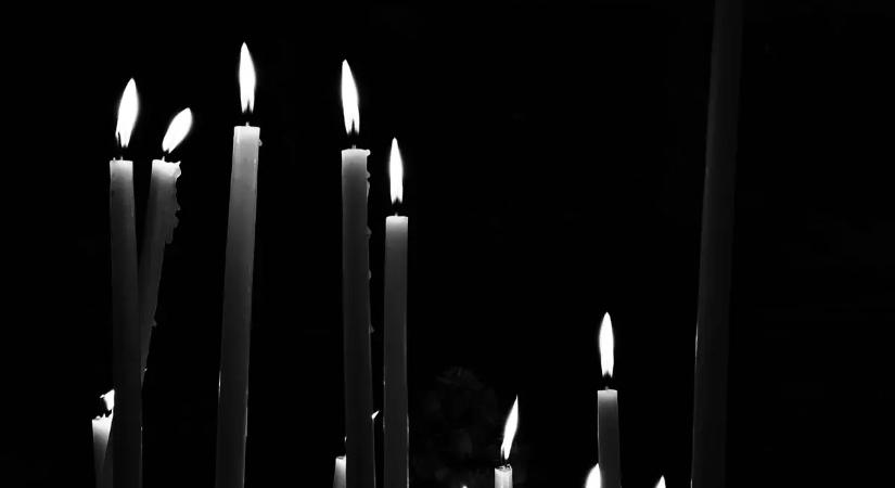 „Meghalok!” – leparkolt az autójával, majd szemtanúk előtt zuhant forró aknába a szeretett nagymama