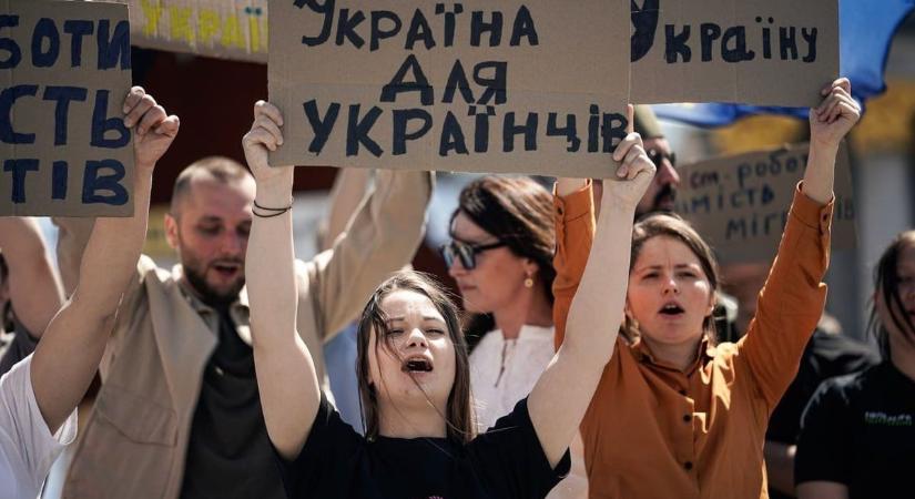Elegük lett az ukránoknak, elárasztották Kijev forradalmi terét