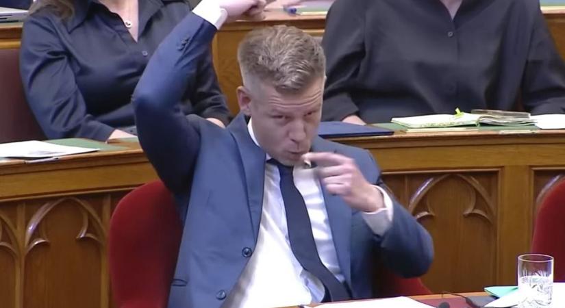 Kínos: így viselkedett Magyar Péter a parlament első rendes ülésén (VIDEÓK)