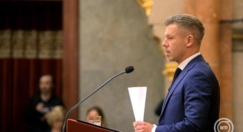 Magyar Péter: Ha az átlagdolgozónak nincs 100 ezres telefonkerete, a képviselőnek se legyen