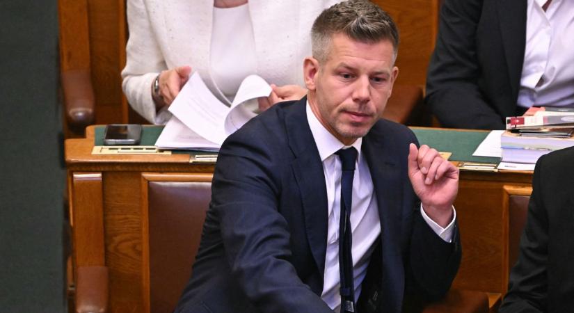 Az első parlamenti vita nagy visszhangot váltott ki; Brüsszelt képmutatással vádolják; a német válság Magyar Péterre is hatással lehet