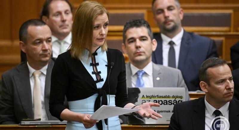 Jöhet a férfiak 40? Dúró Dóra bedobta, Magyar Péter rábólintott