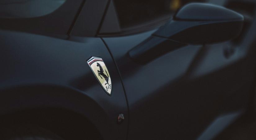Bemutatták az első teljesen elektromos Ferrarit, a befektetők nem reagáltak jól