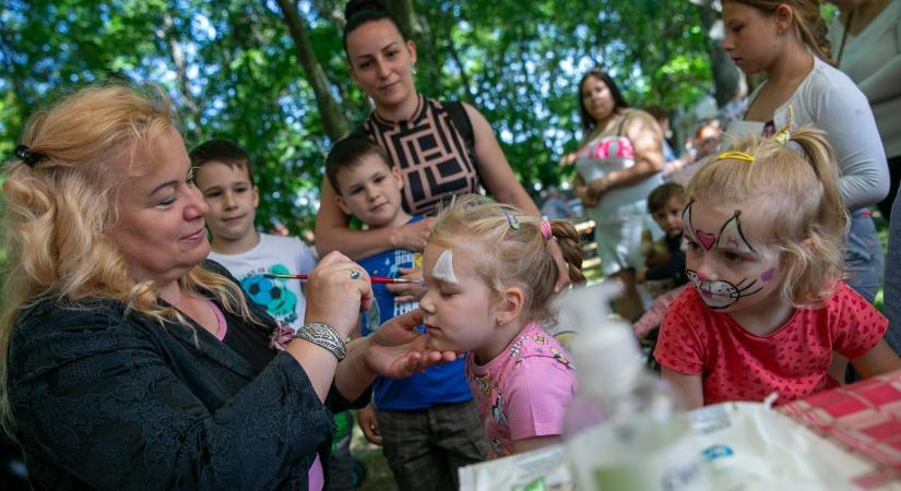 Ugrálóvár, arcfestés, ingyen csoki: színes gyereknapi programokat kínál Bács-Kiskun