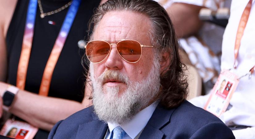 Szerinted bunkó volt Russell Crowe a rajongóival, vagy nem?