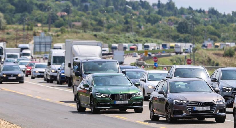 Emiatt van a legtöbb baleset az M1-esen: drámai felhívást adott ki a rendőrség