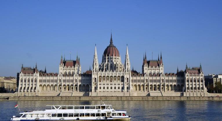 Visszavonhatják szerdán a Nemzetközi Büntetőbíróságból történő kilépést