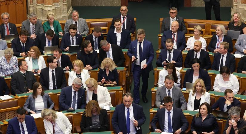 Ma is egymásnak feszülnek az Országgyűlésben: új nap, új döntések - itt a menetrend