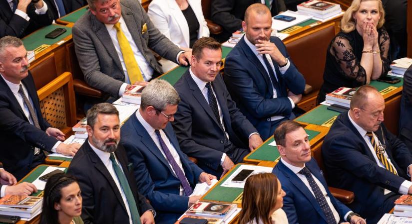 „Nagyon sokat változhat még a politikai helyzet” – mondta Hidvéghi Balázs, amikor arról kérdezték, Orbánnak kell-e tovább vezetni a Fideszt