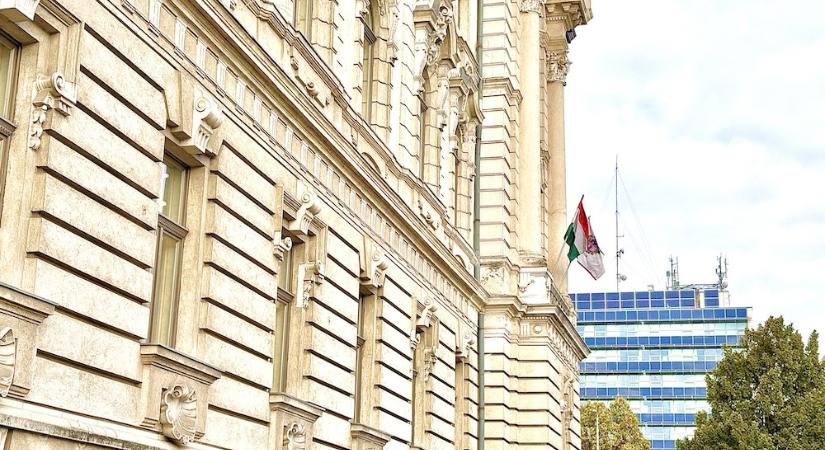 Garázsok, üzlethelyiségek és irodák is bérelhetők Győrben