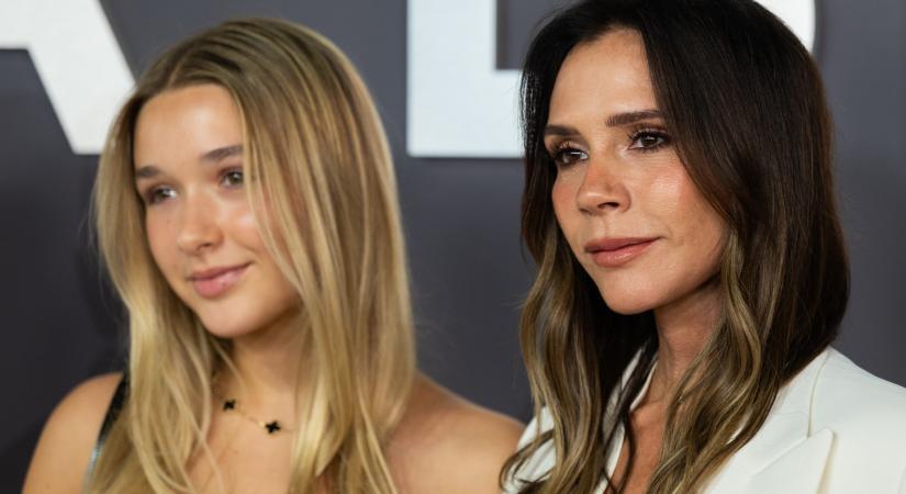 Victoria Beckham 14 éves lánya már most divatikon: Harper az anyja ikonikus ruhájában tűnt fel