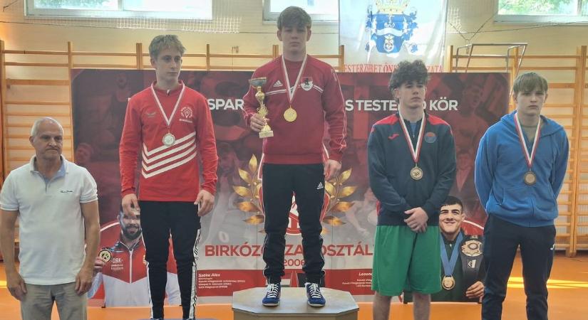 Az U20-as esztergomi birkózó fiúk is remekeltek