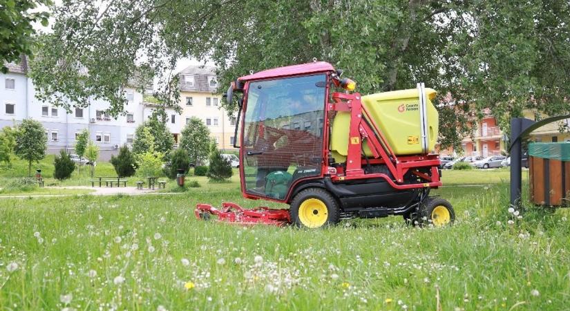 Itt van Tatabánya válasza, ezért más 1 hónapja a fűnyírás a város több pontján