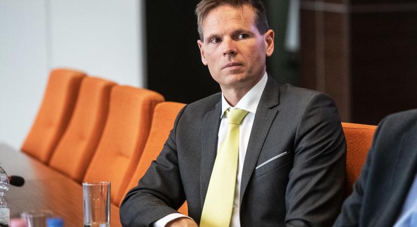 A Budapesti Közművek vezérigazgatója szerint kormányzati kérésre figyelte meg őt a Ripost