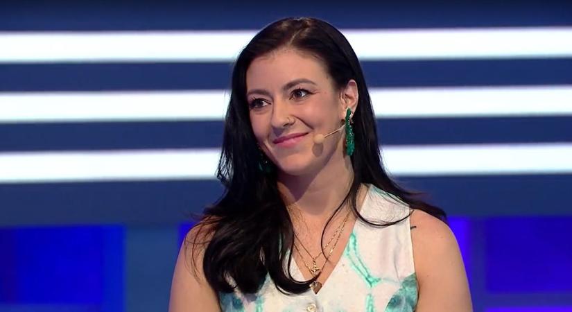 Itt vannak az első fotók: Stana Alexandra megmutatta terhespocakját