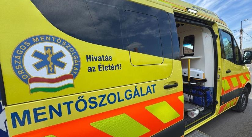 Újabb hármas karambol Debrecenben, kisteherautó balesetezett, többen is megsérültek!