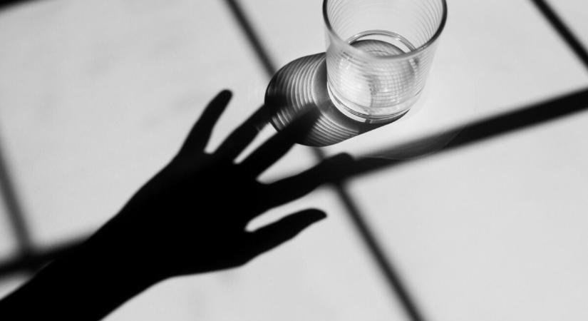 Kicsinál a meleg? Orvosok szerint egy egyszerű ital tovább hidratál, mint a víz