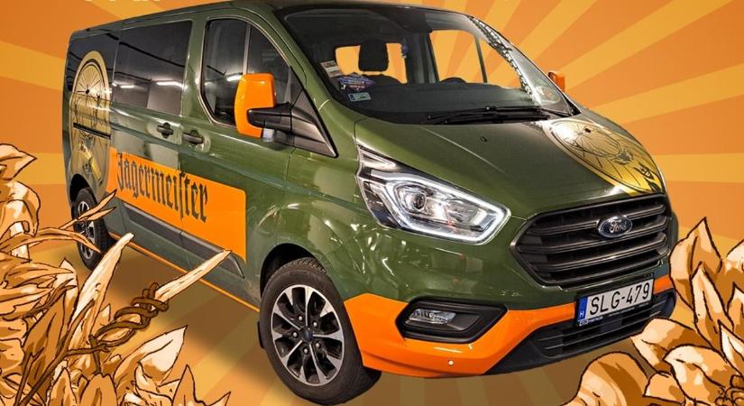 Egyedülálló élmény: élő zenével szállítja utasait a Zenélő Taxi