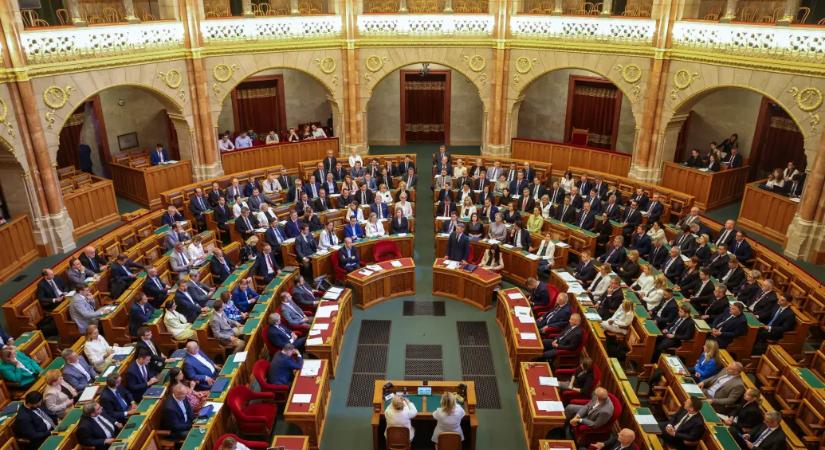 Döntött a parlament: Mégsem lépünk ki a Nemzetközi Büntetőbíróságból