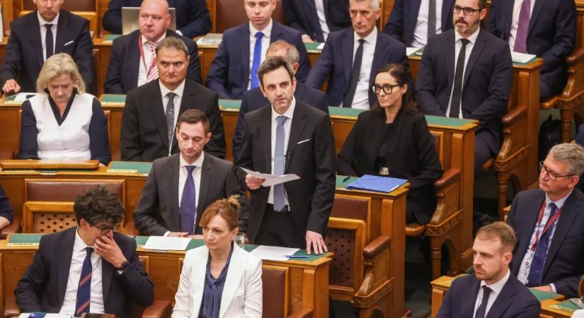 „Ez nem politikai bosszú” – a parlamentben vitáznak a lex-Orbánnak is nevezett Alaptörvény-módosításról