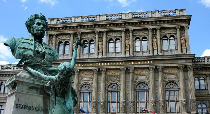 "A Magyar Tudományos Akadémia esete nagyon hasonlít az MNB-alapítványokéra"