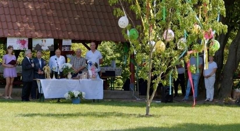 Hagyományőrzők találkozója Guton - „Áldott szép pünkösdnek gyönyörű ideje”