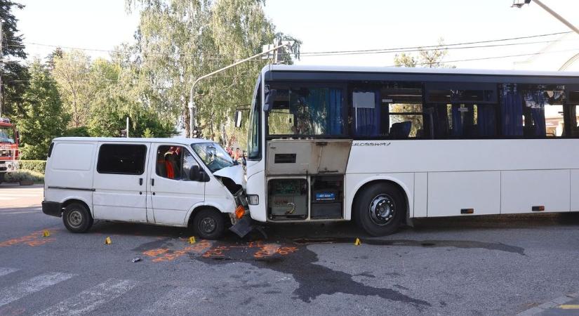 Több gyermeket is kórházba kellett szállítani az encsi buszbaleset után