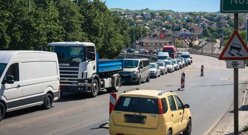 Újabb nagy aszfaltozás indul Egerben: kilométeres dugókra készülhetnek az autósok  Fotók