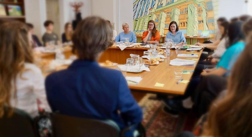 Diákszervezetekkel egyeztetett Lannert Judit, a Mi Hazánk nyílt levélben kért részleteket, a KDNP szerint „liberális átnevelés” kezdődött